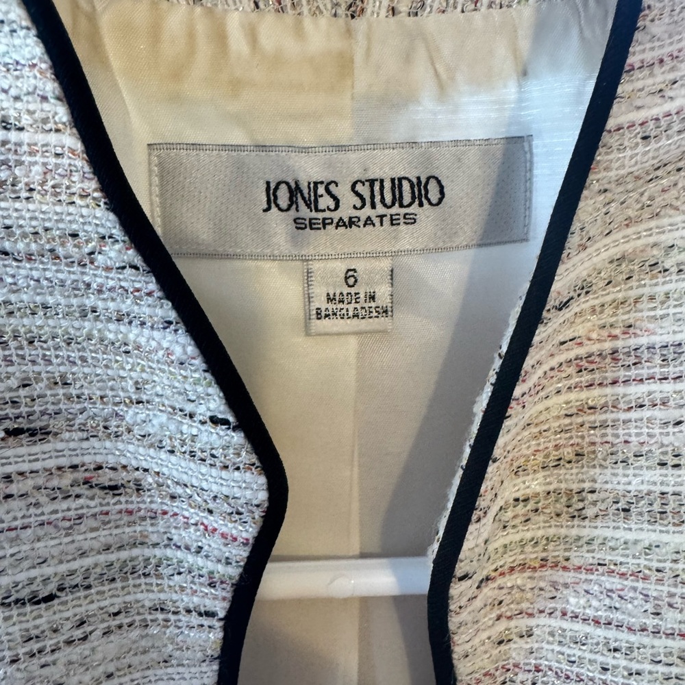 Jones Studio Textured Cream Blazer